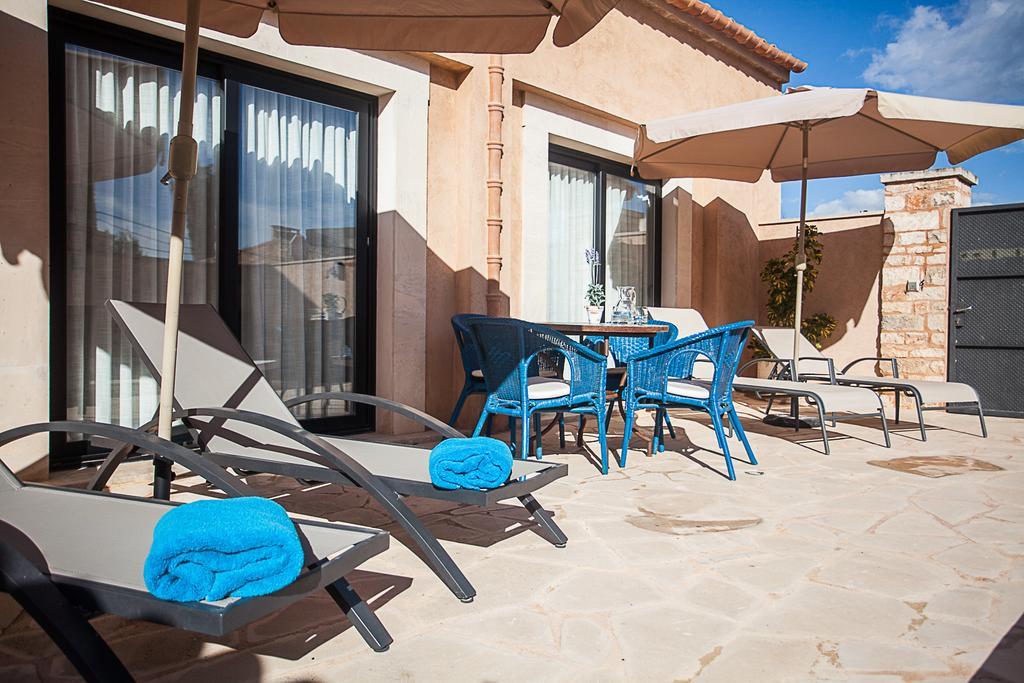Pool House Marineta Villa Llombarts Bilik gambar